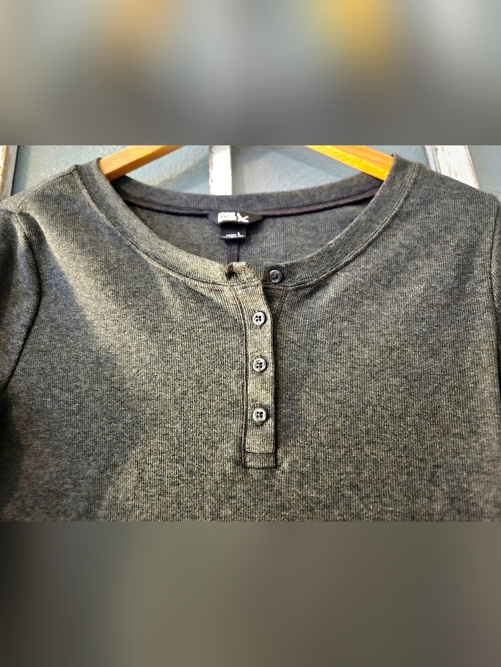 Eddie Bauer Bundle | Women’s L | Black Tulip Back Tee & Grey Ribbed Henley - Picture 8 of 9